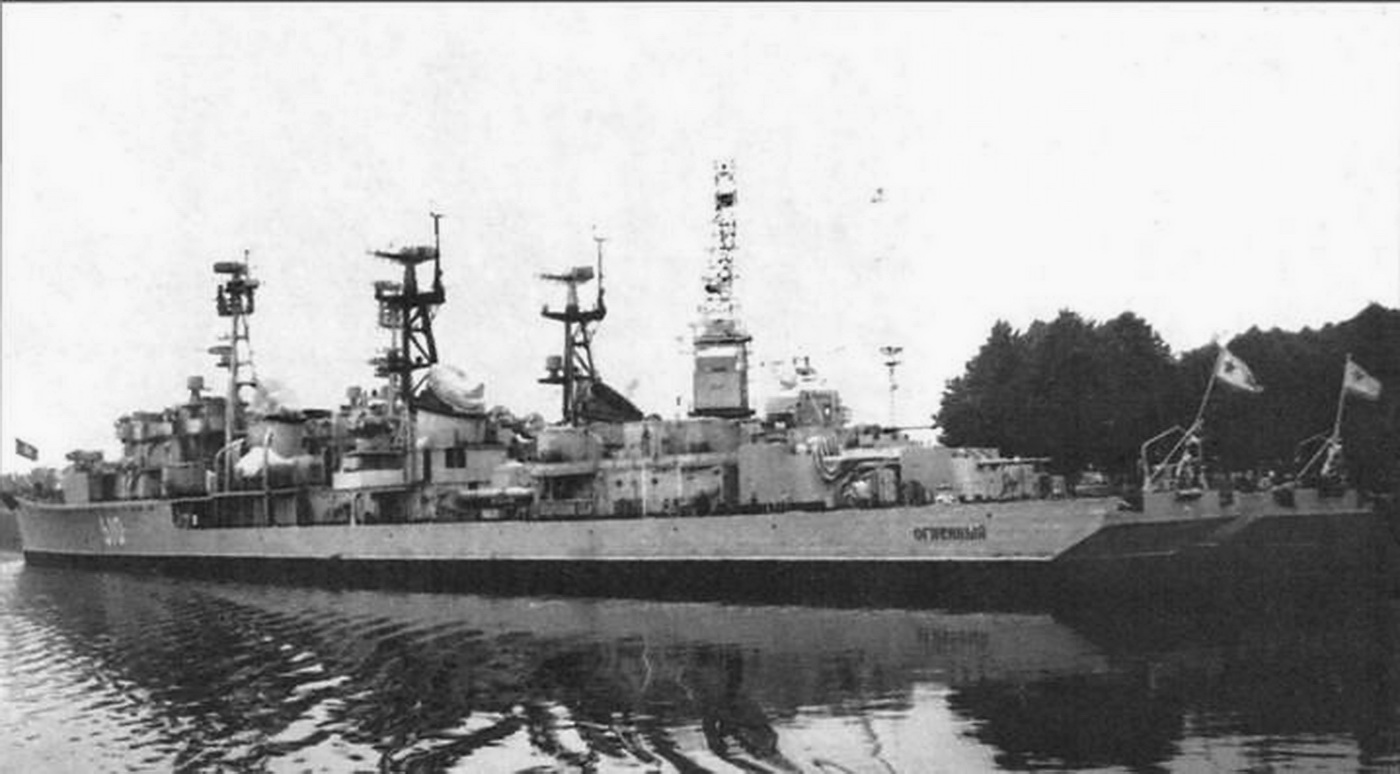 EM  30 pr Ognenyi, Streminelnyi Severomorsk 4 prical 1960-63.jpg