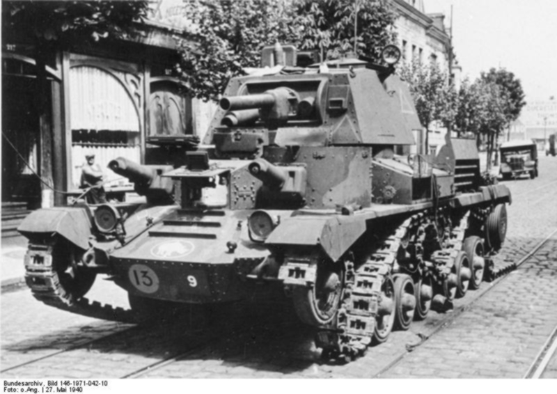 Bundesarchiv_Bild_146-1971-042-10,_Calais,_beschadigter_englischer_Panzer.jpg