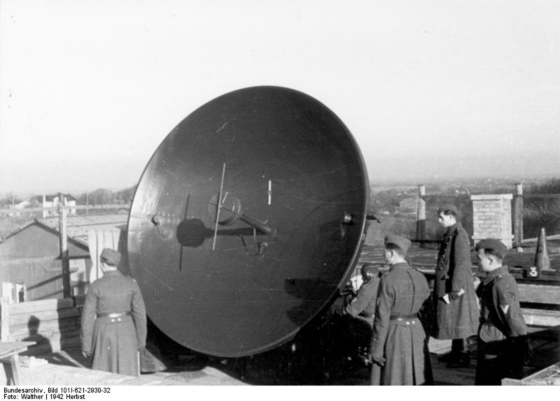 Bundesarchiv_Bild_101I-621-2930-32,_Frankreich,_Radargerat_-Wurzburg-.jpg
