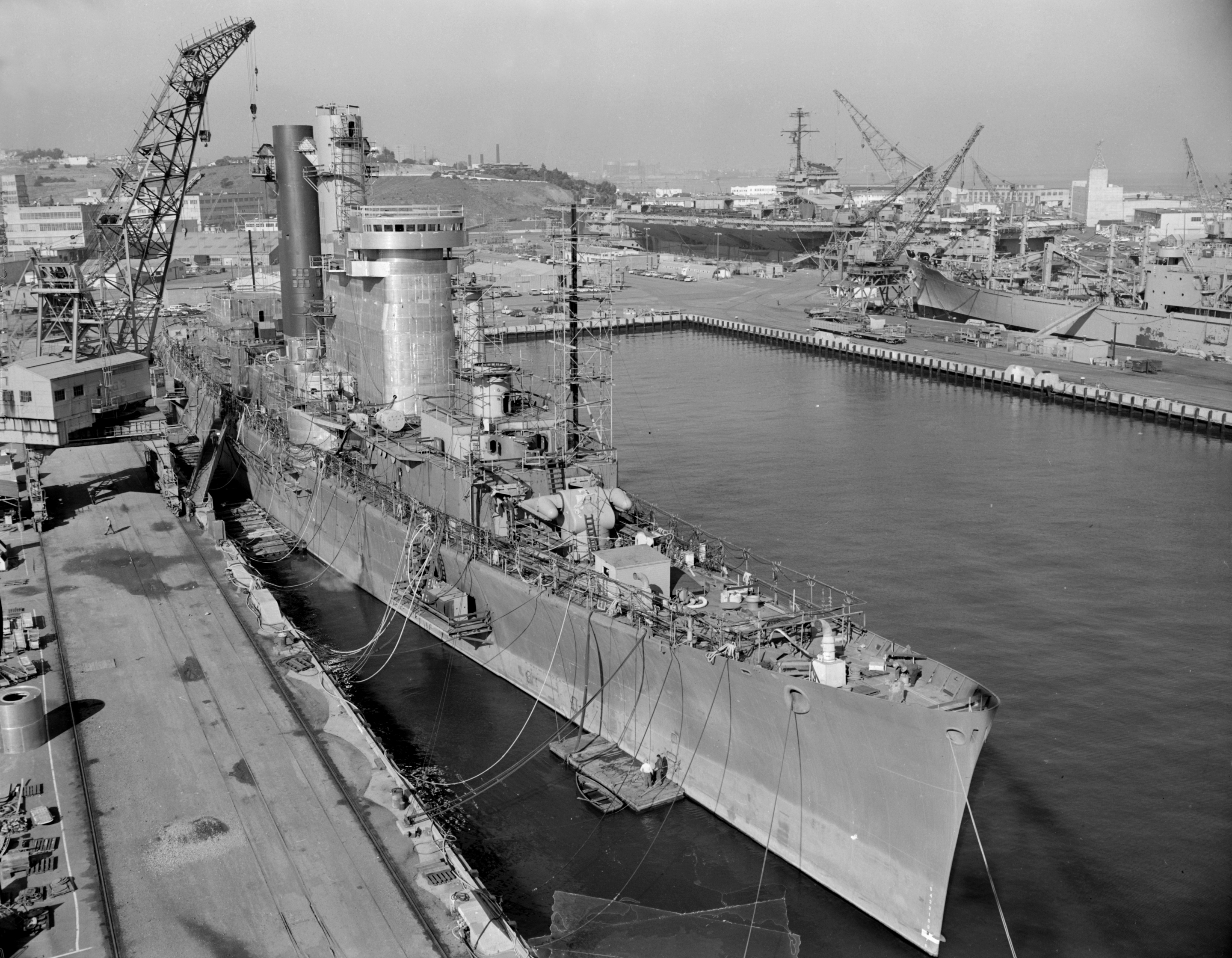 USS_Chicago_(CG-11)_during_conversion_at_San_Francisco_Navy_Yard_1960.jpg