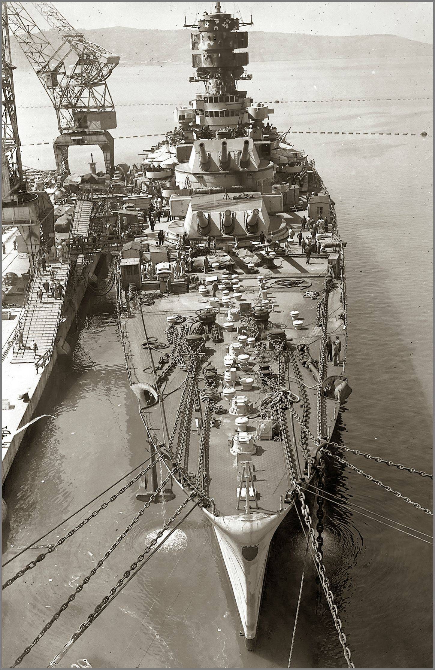 Docked Italian battleship Roma - копия.jpg