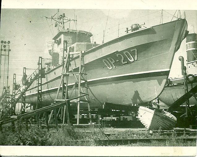 OP-207 w suchym doku,wrzesień 1964r.Gdańsk..jpeg