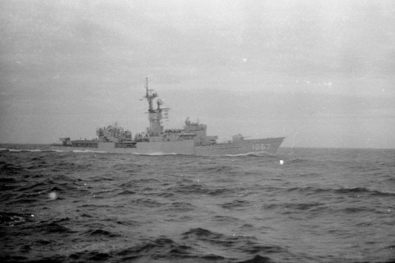 Serdiuk 1067 Jap more 84 B-164 USS Francis Hammond (DE 1067) (2).jpg