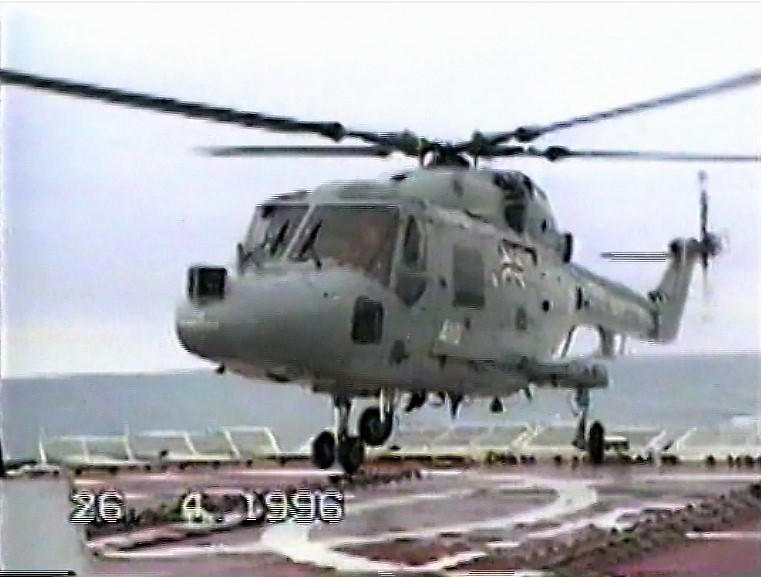 1996-04-26 вертолет с ЭМ УРО Глостер.jpg