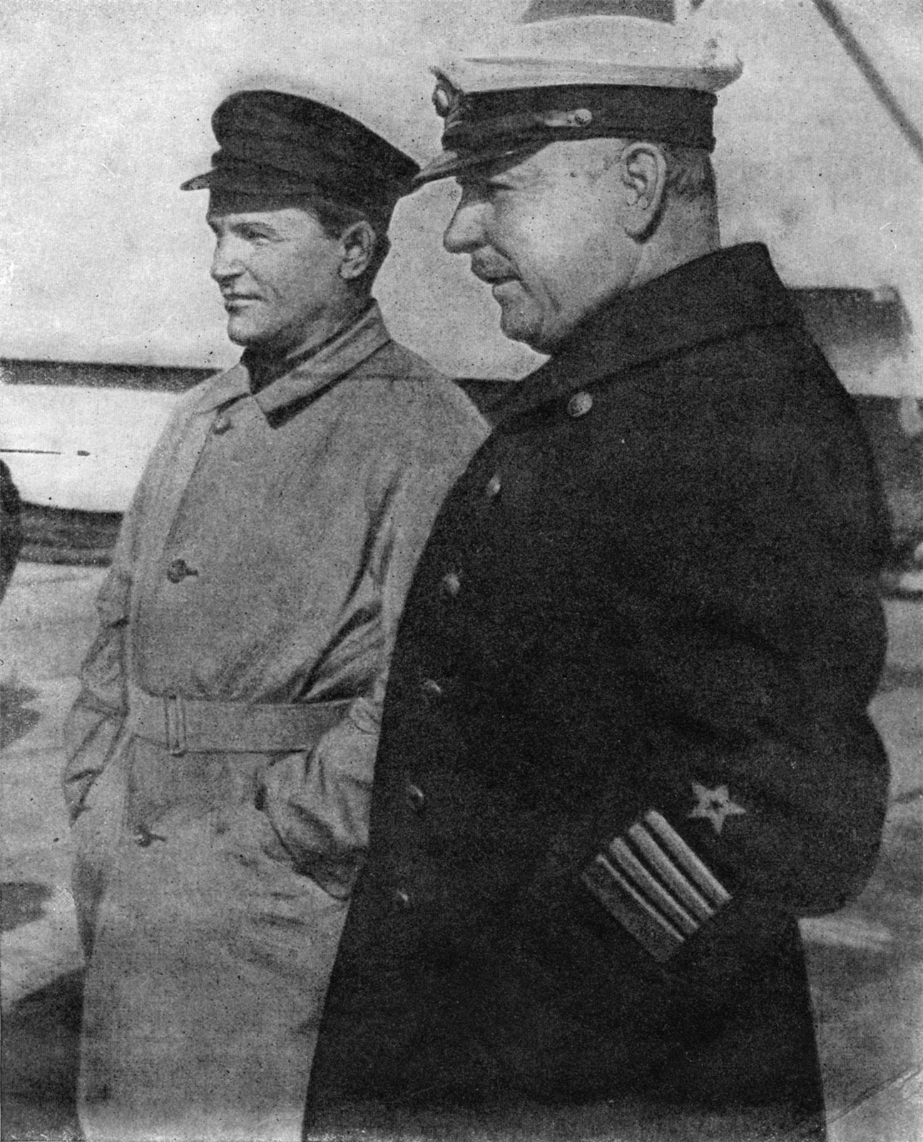 Ворошилов и Киров на линкоре МСБМ в 1932.jpg