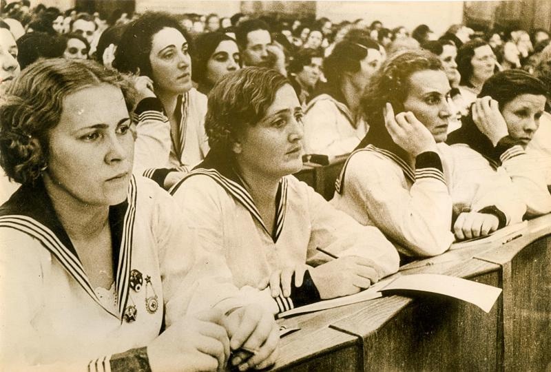 1936 г. Жены командиров ВМФ  на конференции в Москве.jpg