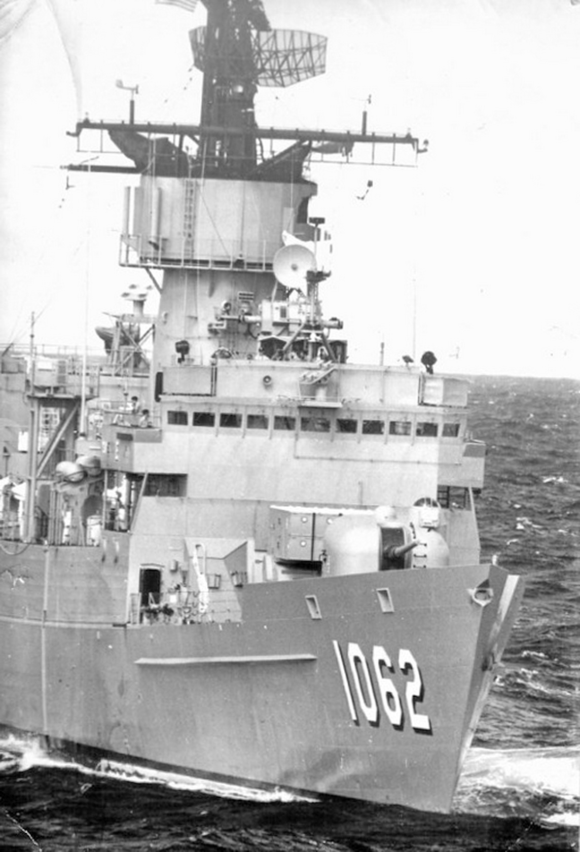 Tarasov USS Whipple (FF-1062).jpg