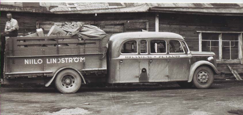 Bus_truck_combination_1940s_Finland.jpg