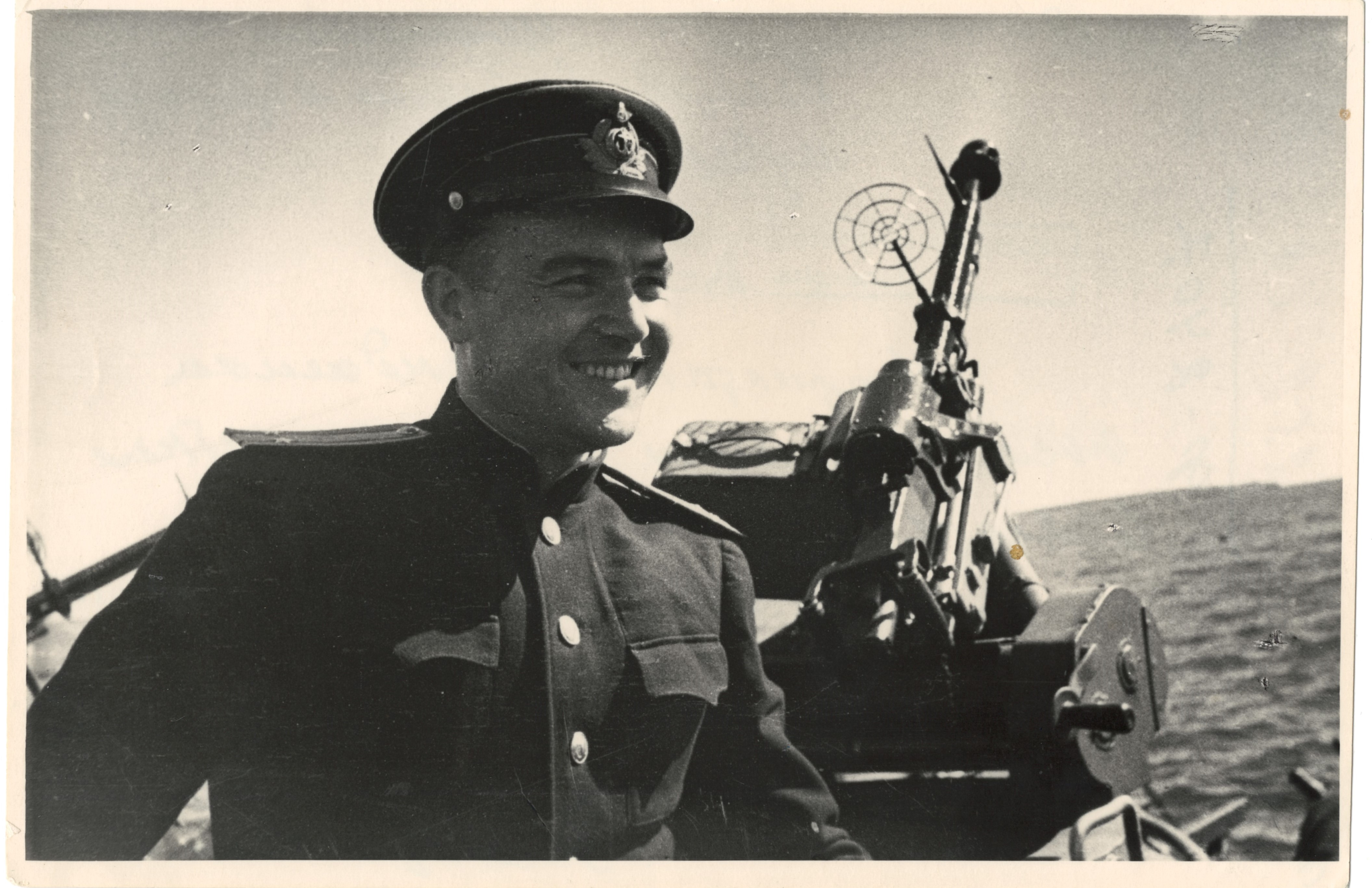 Проценко В.П.- капитан 2 ранга, командир 2-й Новороссийской бригады торпедных катеров.jpg