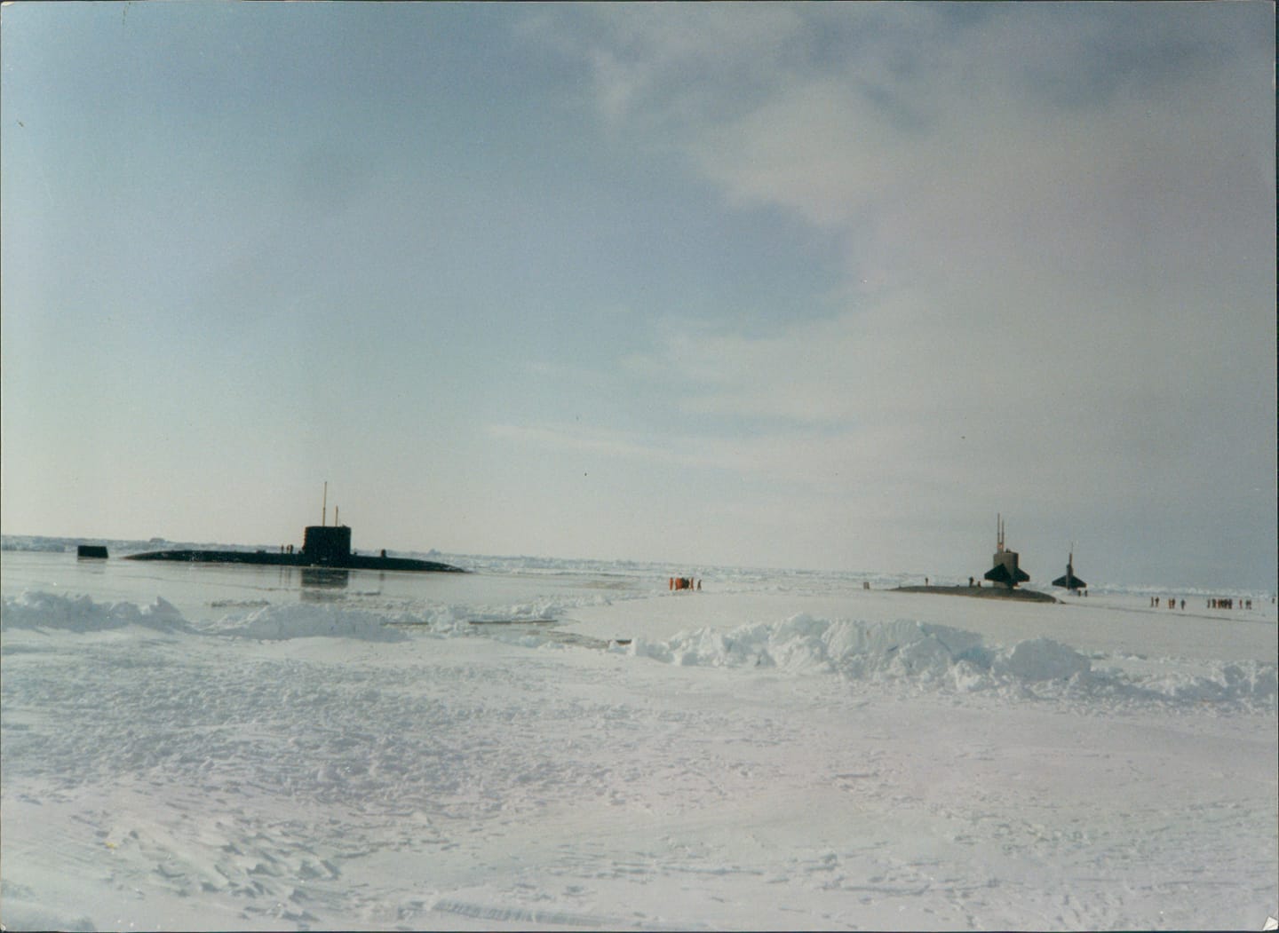 1987-05-18 Superb, Sea Devil, Bill Fish on North Pole.jpg