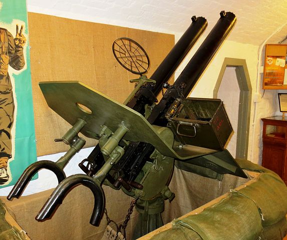 Twin_.50-calibre_AA_Machine_Guns,_Army_Museum,_Halifax_Citadel,_Halifax,_Nova_Scotia.JPG