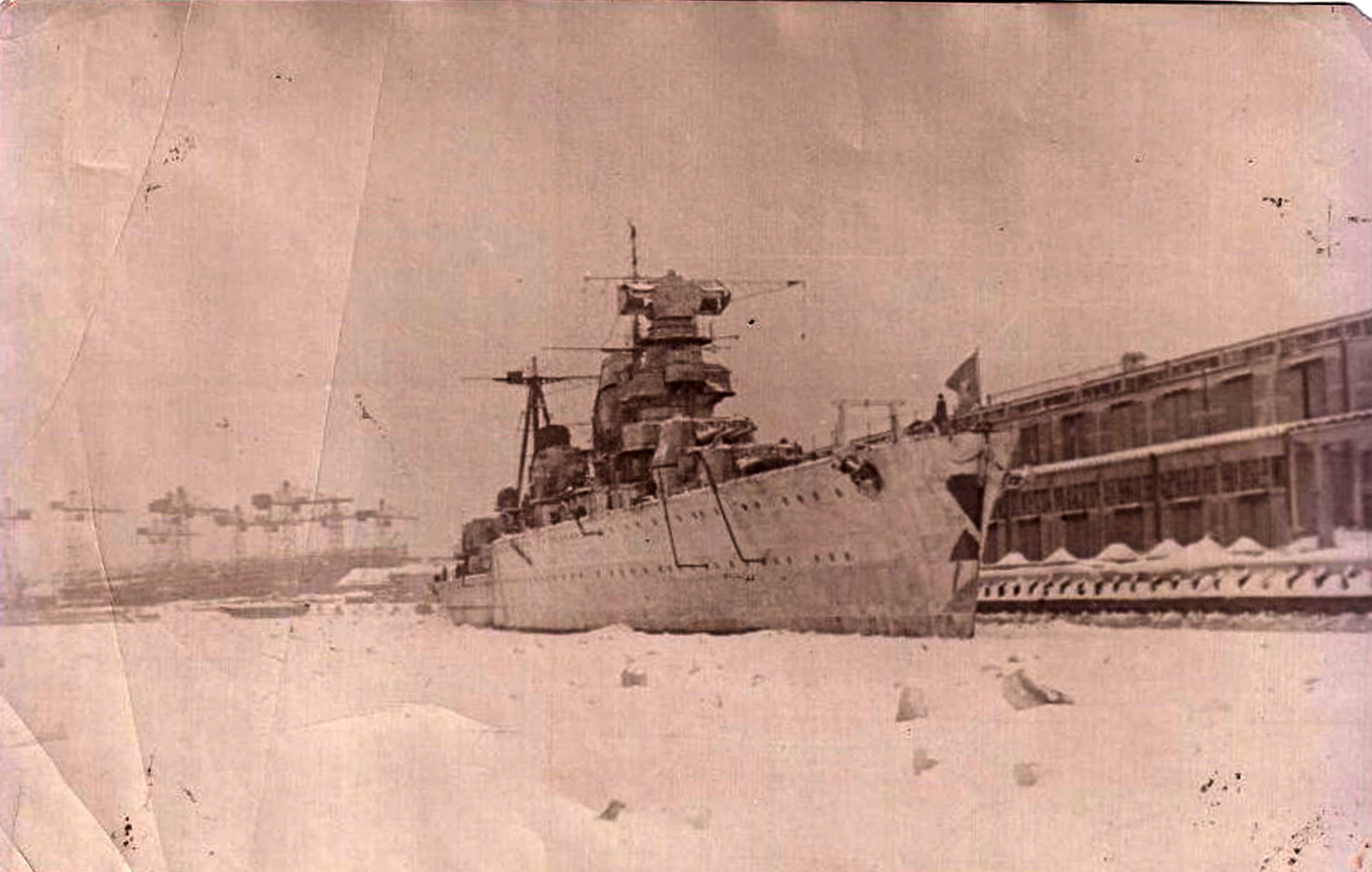 26 Максим Горький  1942.jpg