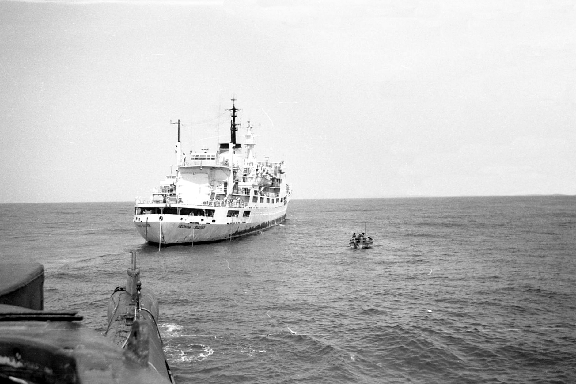 Serdiuk Индийский океан.Заправка водой с Л.Соболев Б-164.1982 1.jpg
