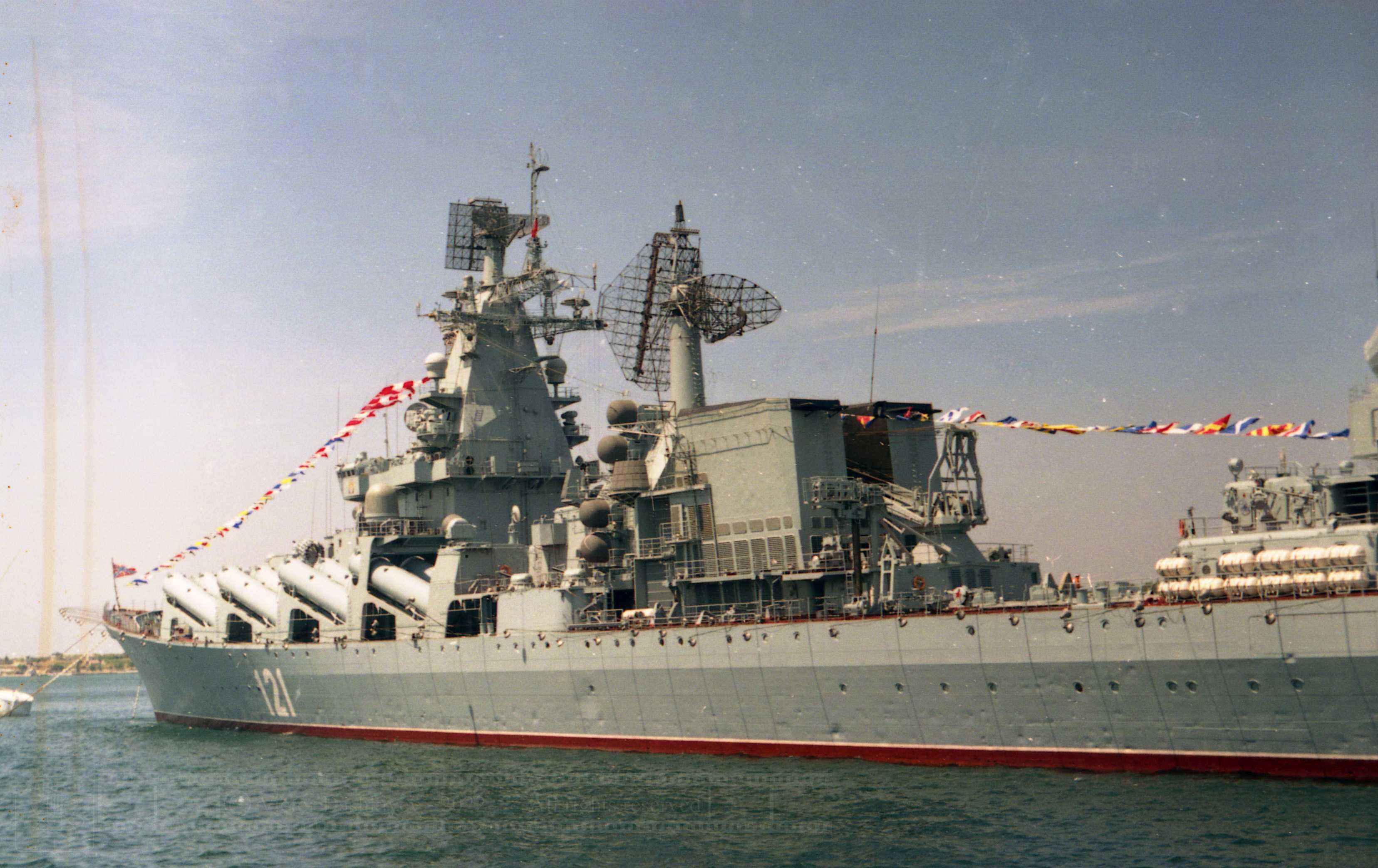 russian-guided-missile-cruiser-moskva-ex-slava_43268596741_o.jpg