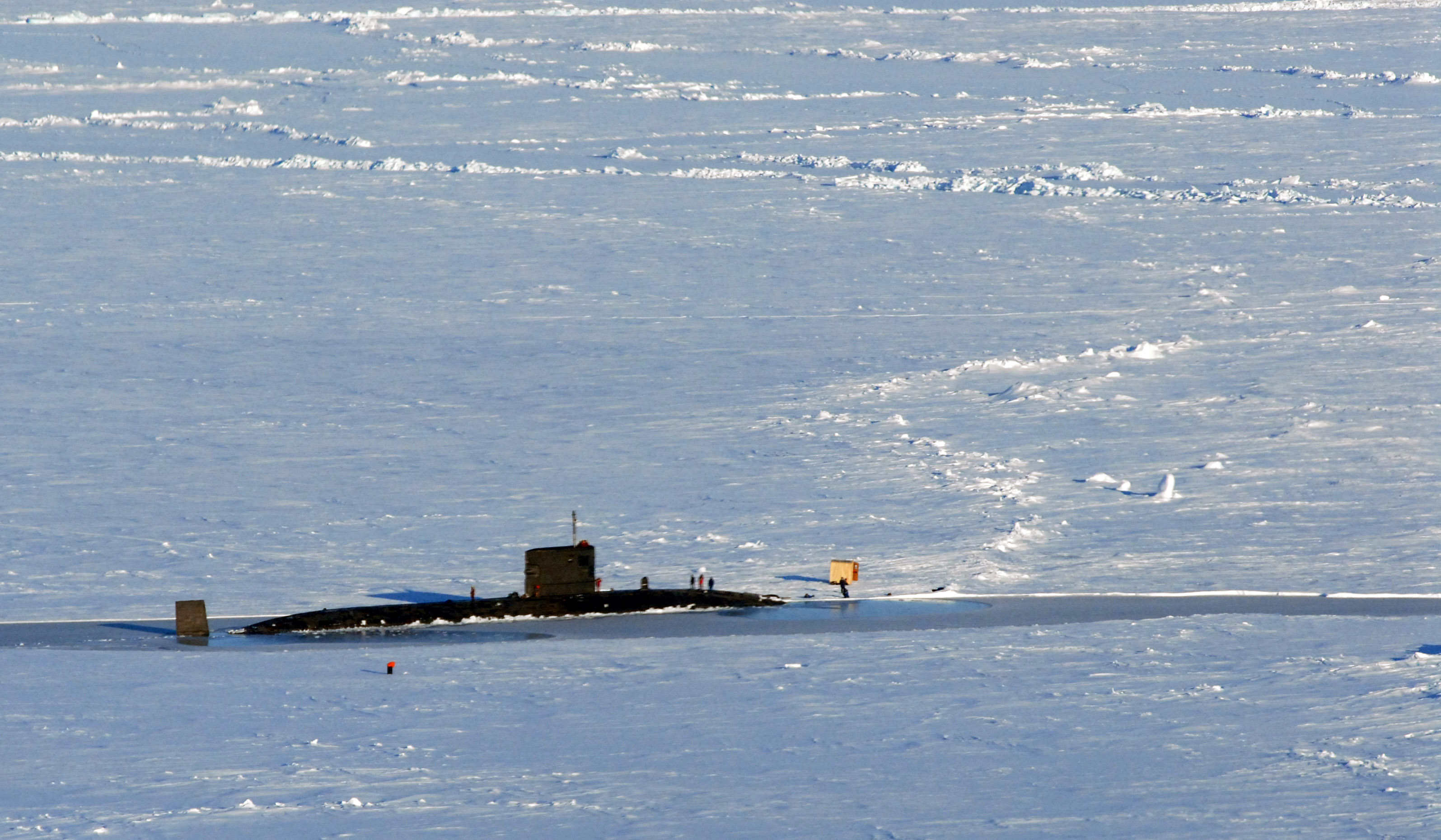 HMS_Tireless_(S88)_in_ice.jpg