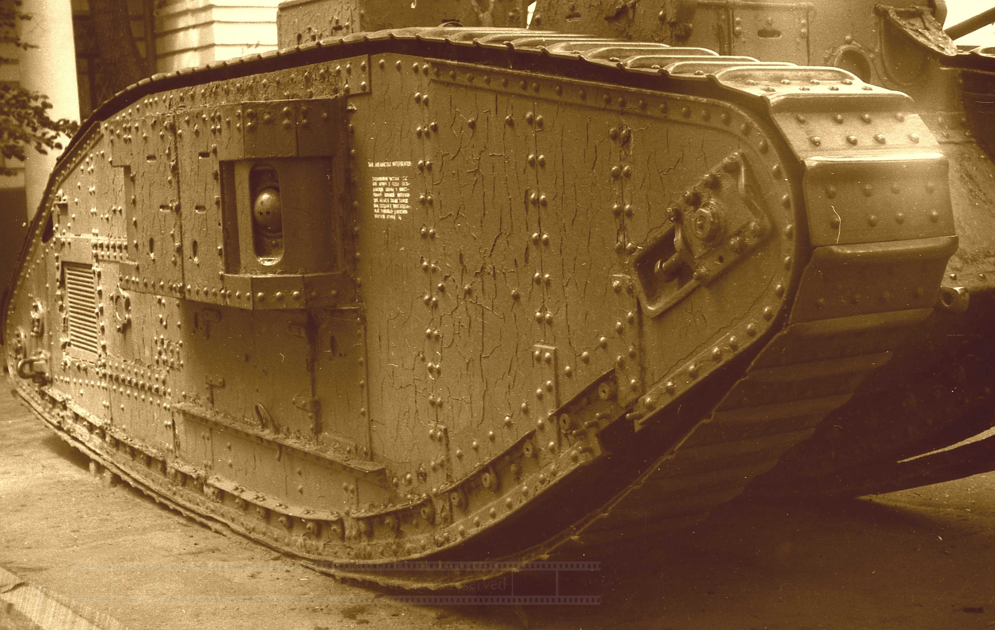 0_captured-british-tank-mkv-model-1918-056_42357333945_o.jpg
