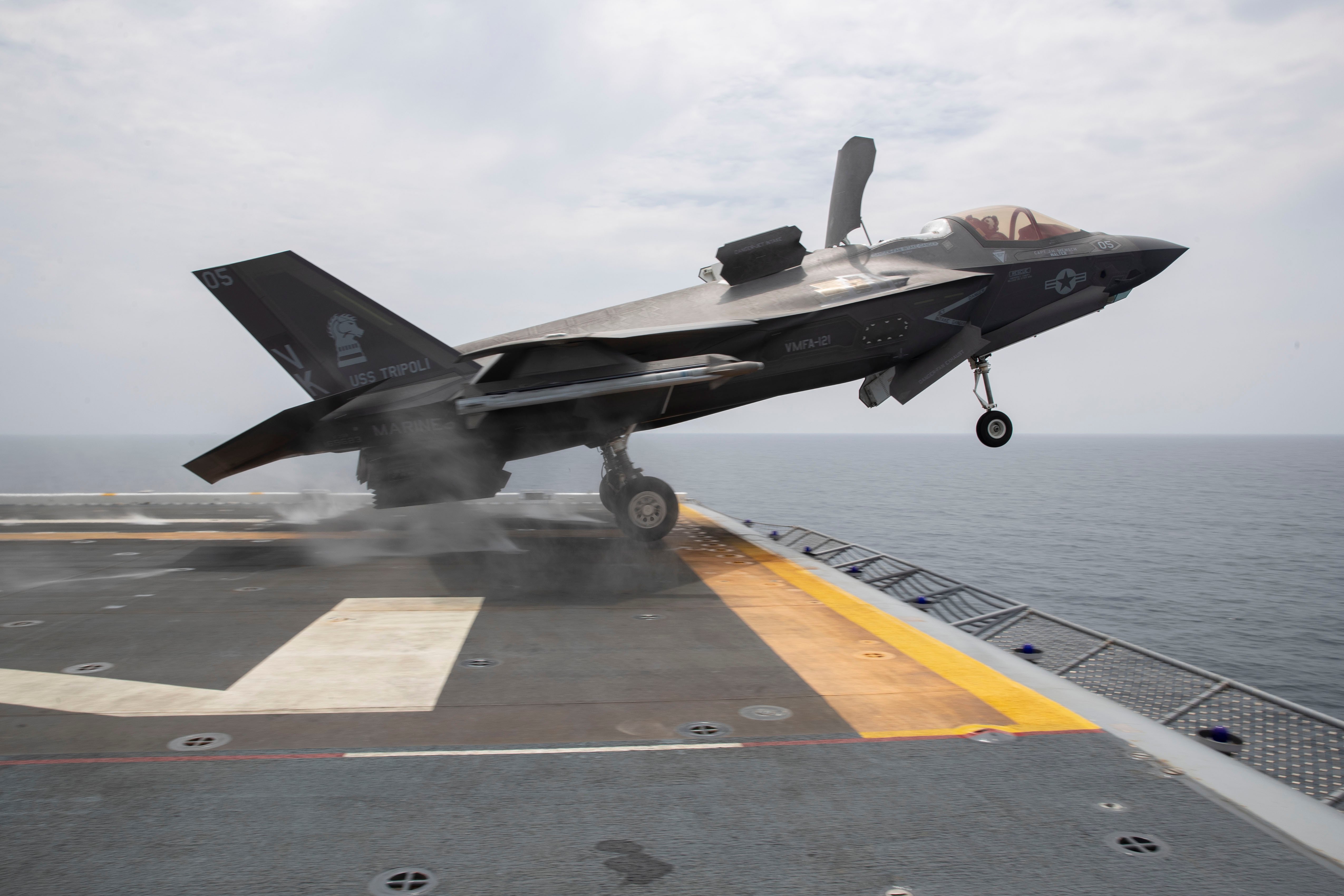 F-35B Lightning II aircraft assigned to Marine Medium Tiltrotor Squadron (VMM) 262 (Reinforced) launches from amphibious assault carrier USS Tripoli (LHA 7) in the South China Sea on Sept. 5, 2022..jpg