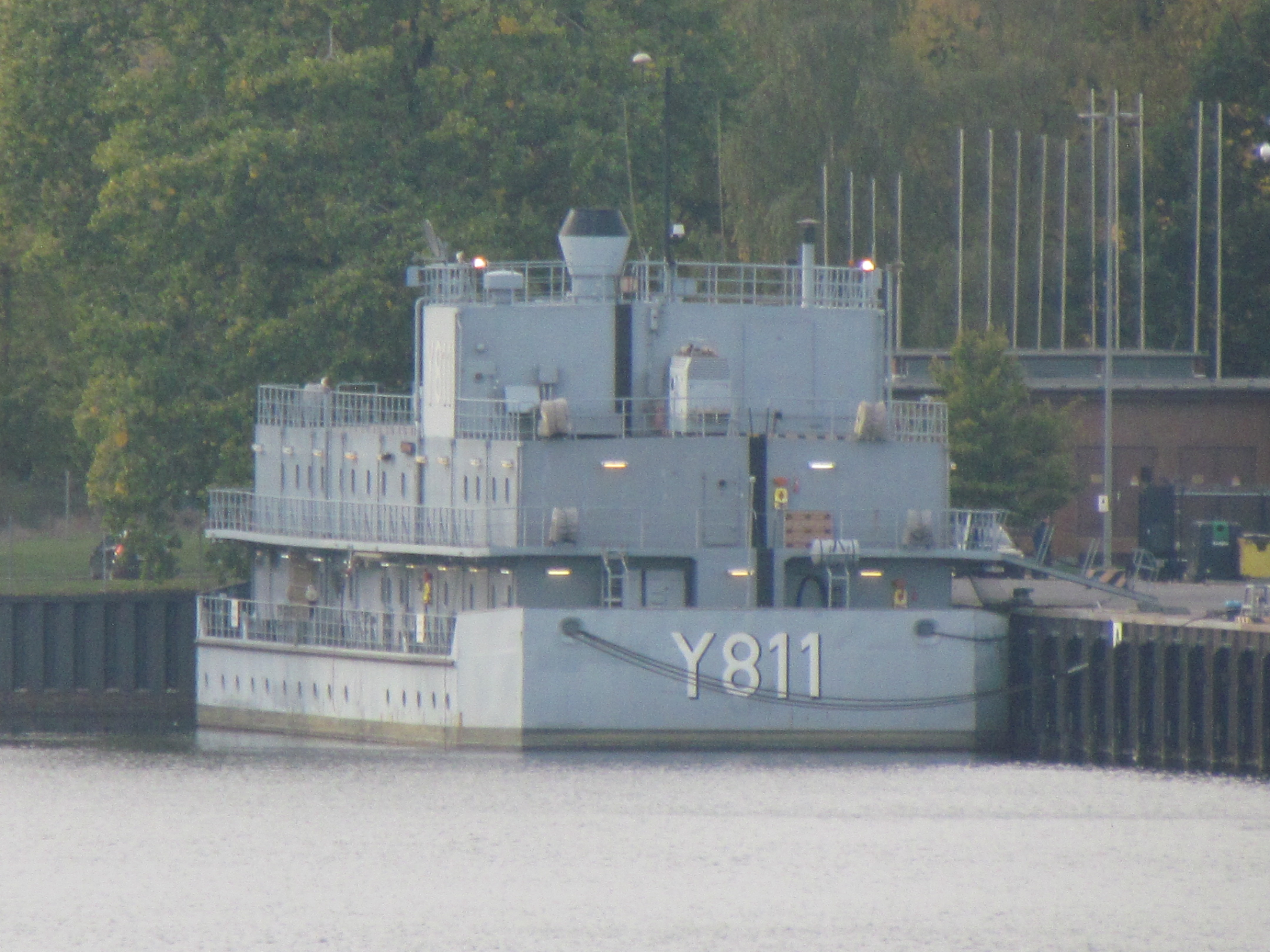 Wohnschiff Knurrhahn (Y 811).JPG