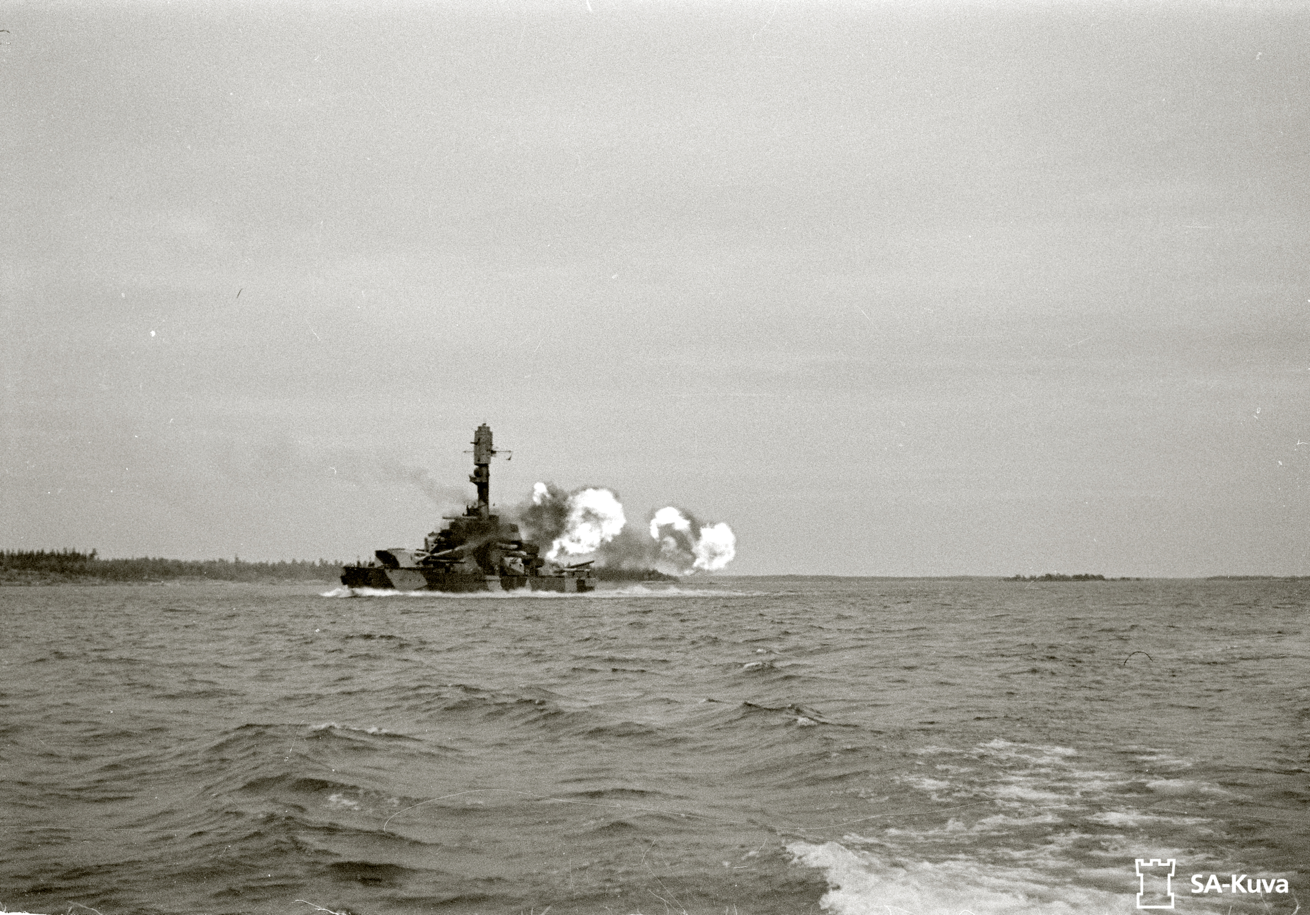 Finnish-Navy-coastal-defence-ship-Vainamoinen-off-the-Finnish-coast-18th-Jun-1942-92291-1-1.jpg