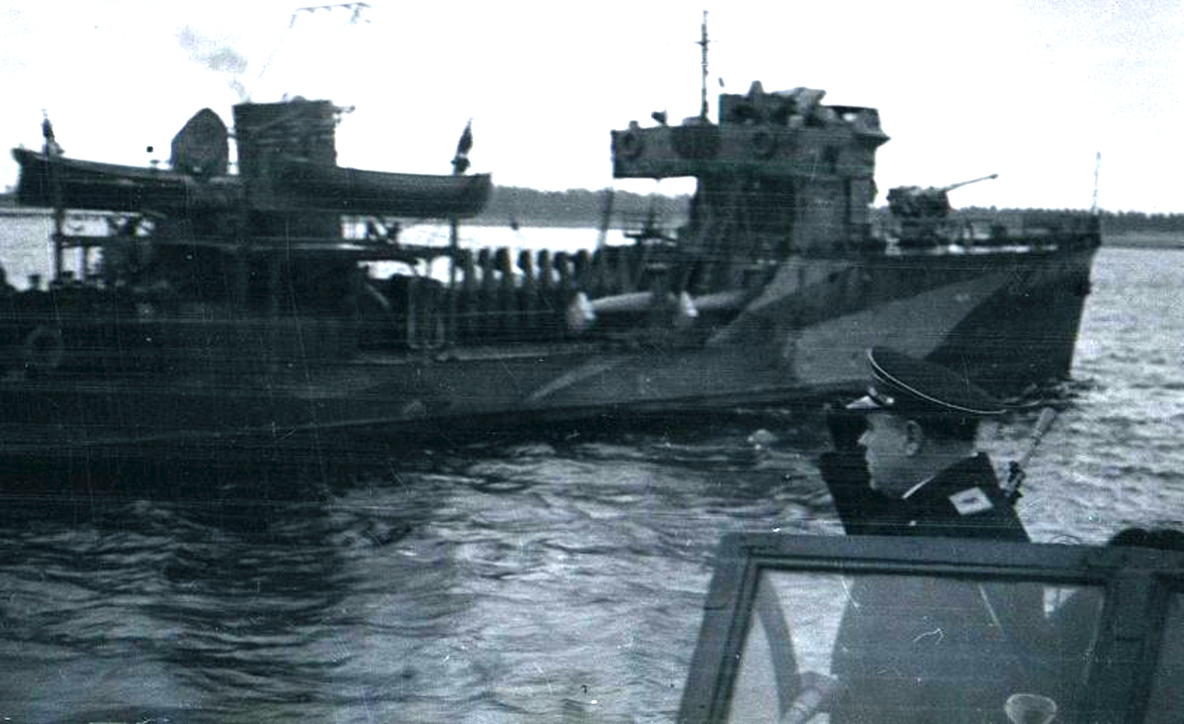 3 Контр-адмирал Жуков Г.В. принимает парад кораблей КБФ 1944.jpg