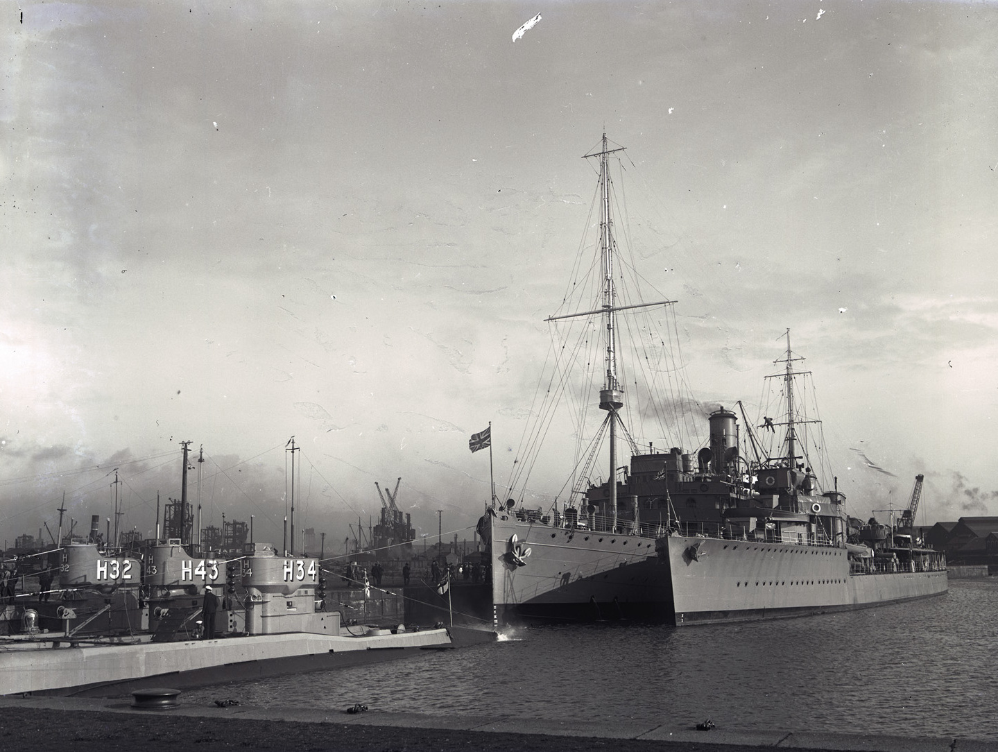 HMS Titania4.jpg