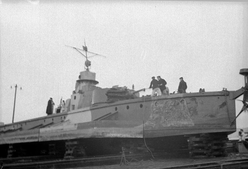 ЦВММ КП ФН-29505-04 Монитор Пинск, поднятый Днепровской флотилией 1950 плёнка 2,4х3,6 фото Драныш И.jpg