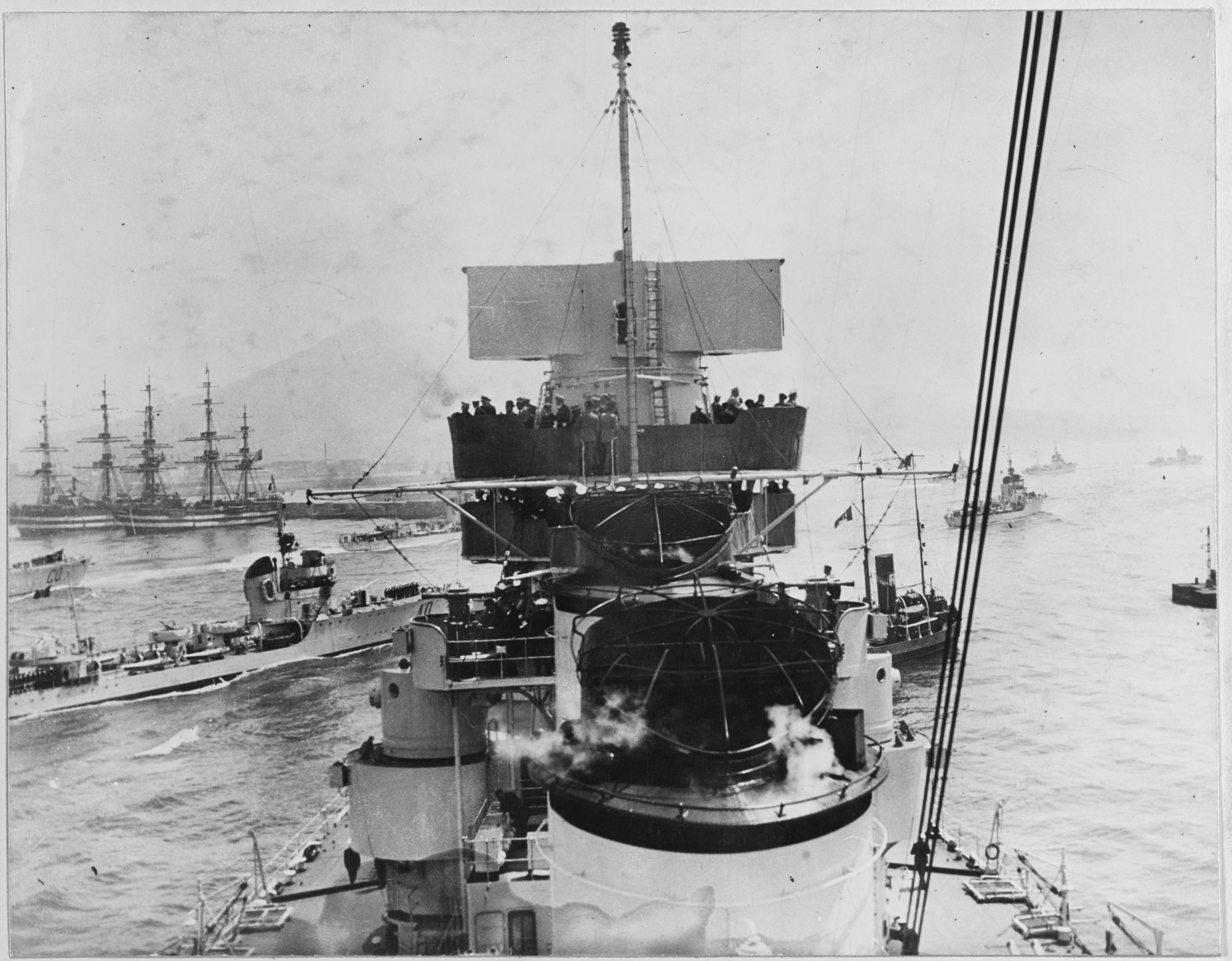 Conte di Cavour, Naval Review, Naples, 5 May 1938.jpeg